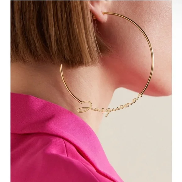 NEW Jacquemus Gold Cursive Script Logo Open Large Hoop Earrings $350 MSRP - Picture 2 of 12